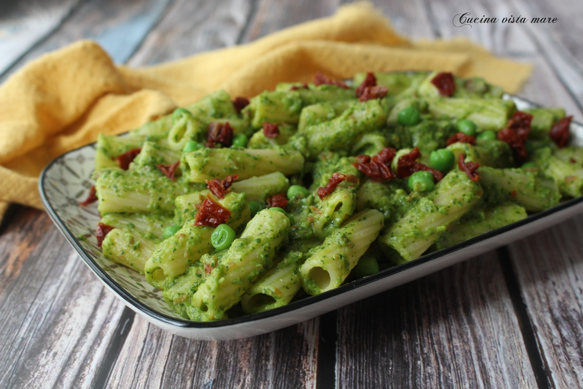 Pasta mit Erbsen‑Rucola‑Pesto