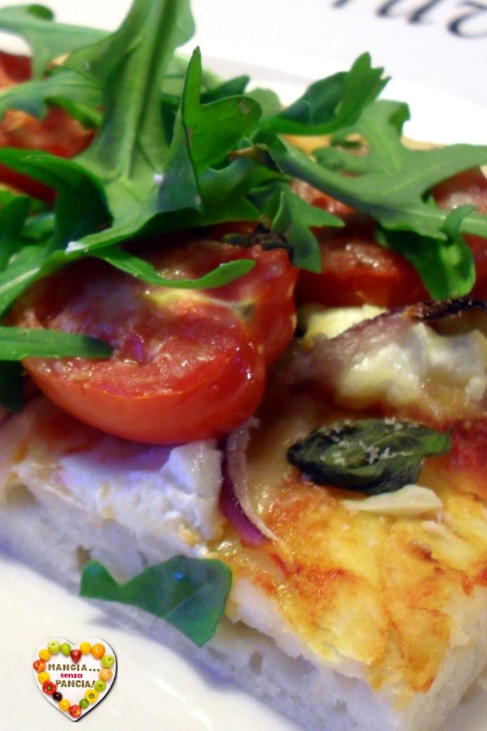 Pizza mit Cherrytomaten, Rucola und Ziegenkäse, Mangia senza Pancia