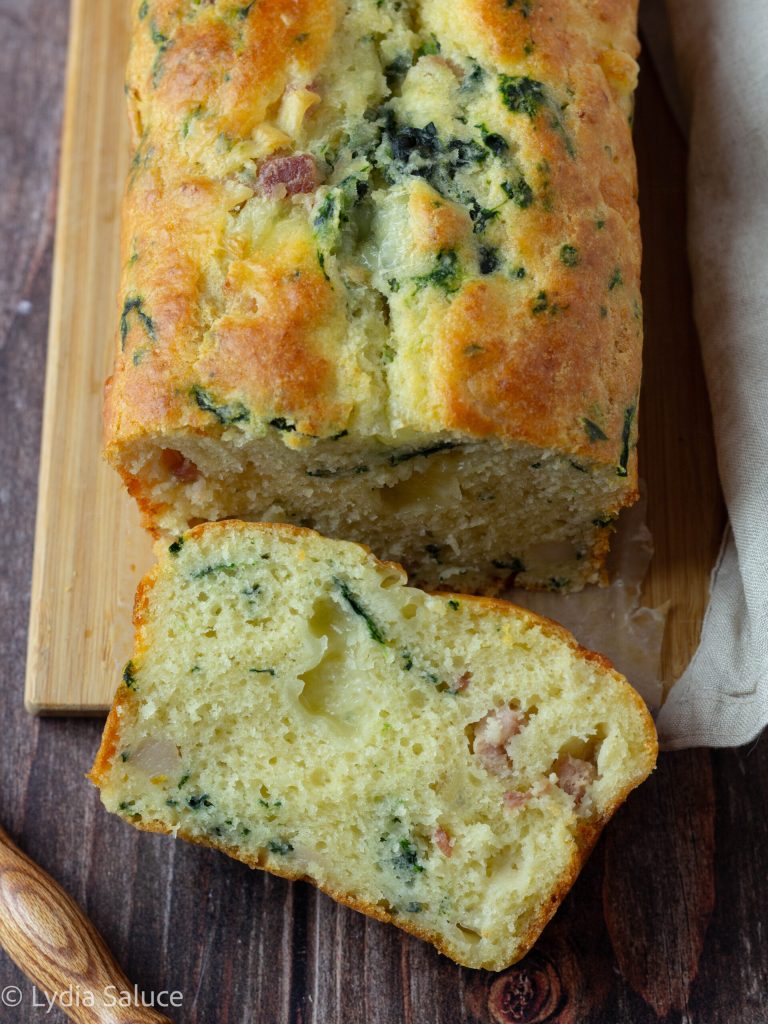 Herzhafter Plumcake mit Spinat und Pancetta