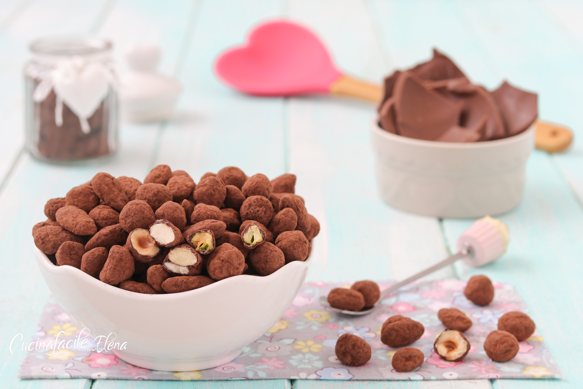 Pralinisierte Nüsse mit Schokolade