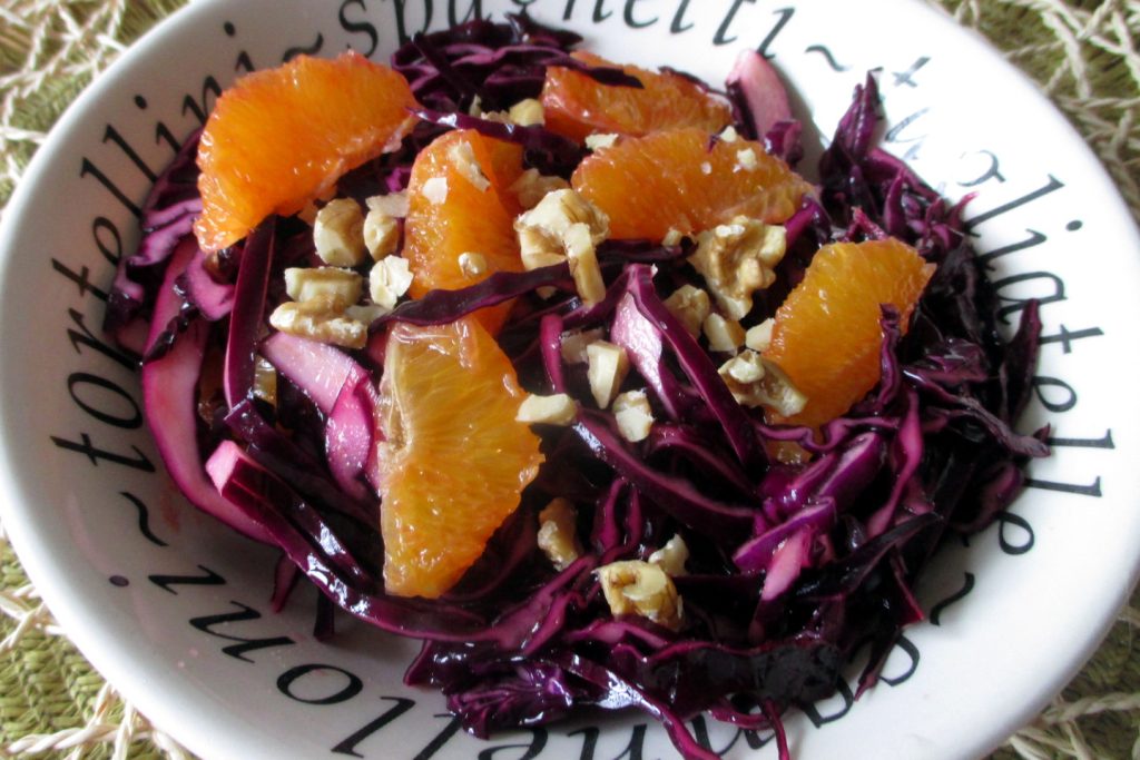 Rotkohlsalat mit Orangen und Walnüssen, Mangia senza Pancia