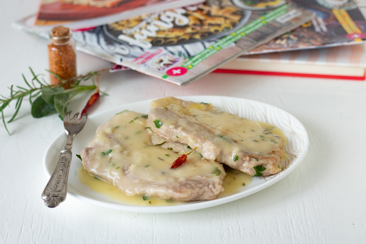 Schweinefleischscheiben in Milch