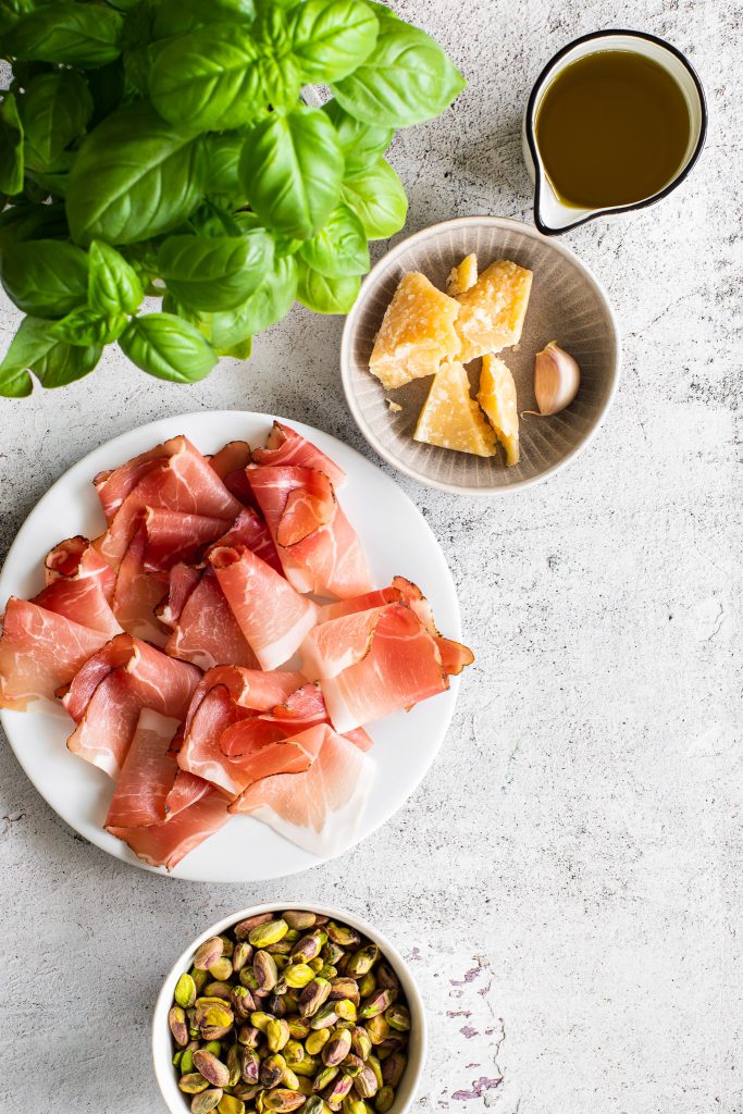 Spaghetti mit Pistazienpesto und Speck Alto Adige IGP