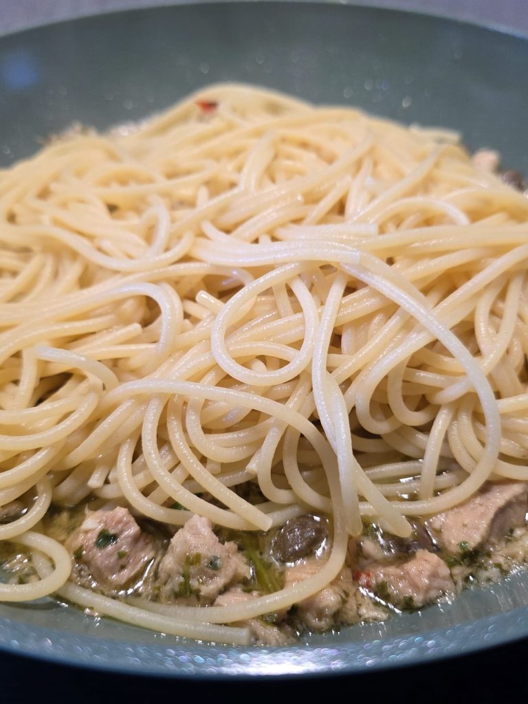 Spaghetti mit Thunfisch und Zitrone