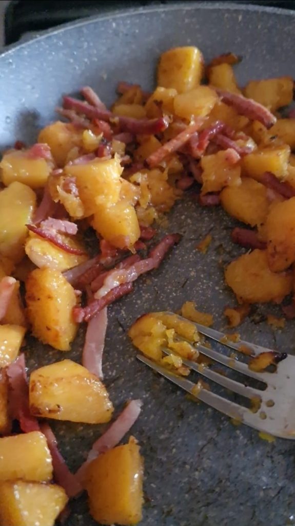 Nudelauflauf mit Kürbis und Speck