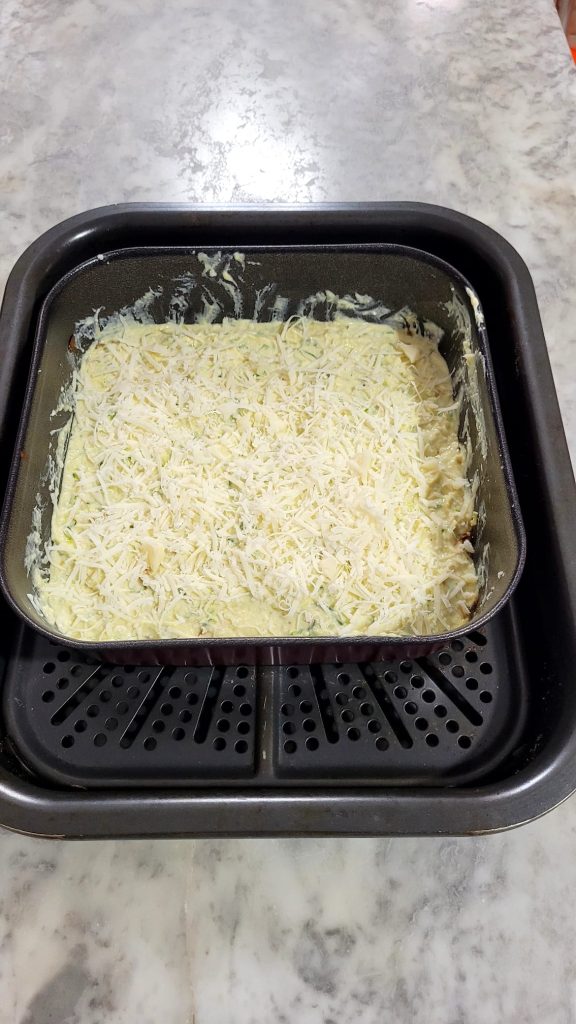 Provolone reiben und Öl darüber geben