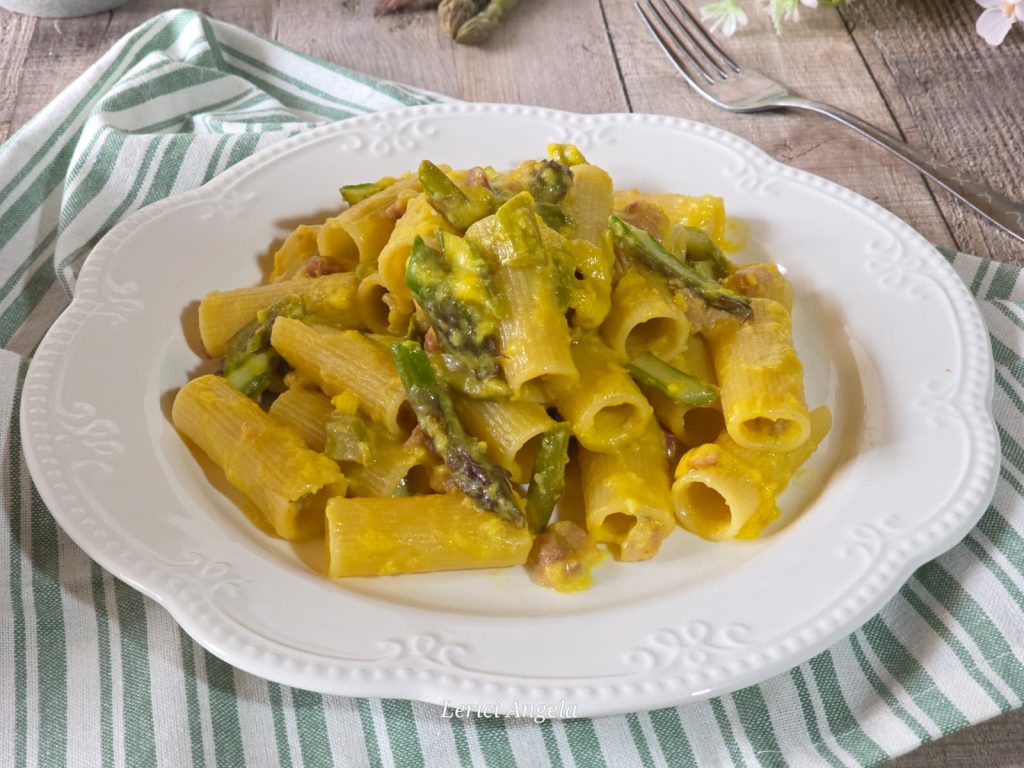 Carbonara mit Spargel und Pancetta - das Geheimnis für perfekte Cremigkeit