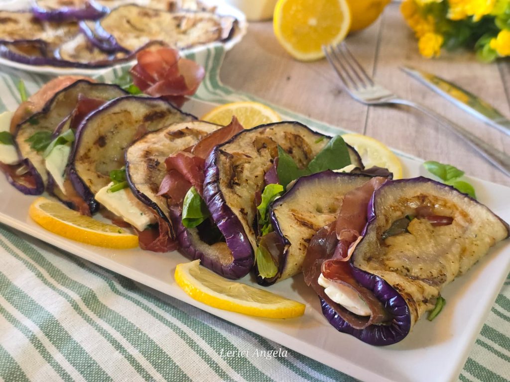 Gegrillte Auberginenröllchen mit Bresaola und Käse – leichtes und schnelles Rezept