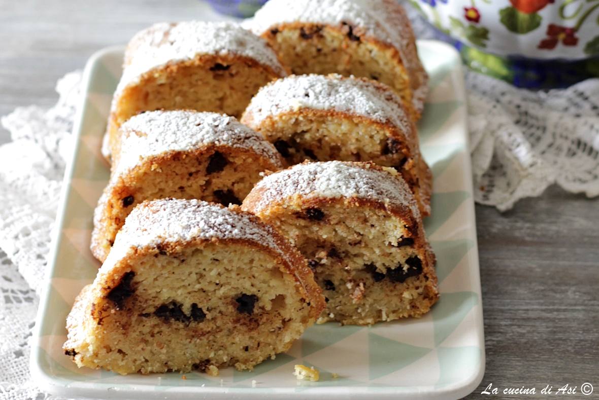 Saftiger, einfacher glutenfreier Apfelkuchen mit Schokolade
