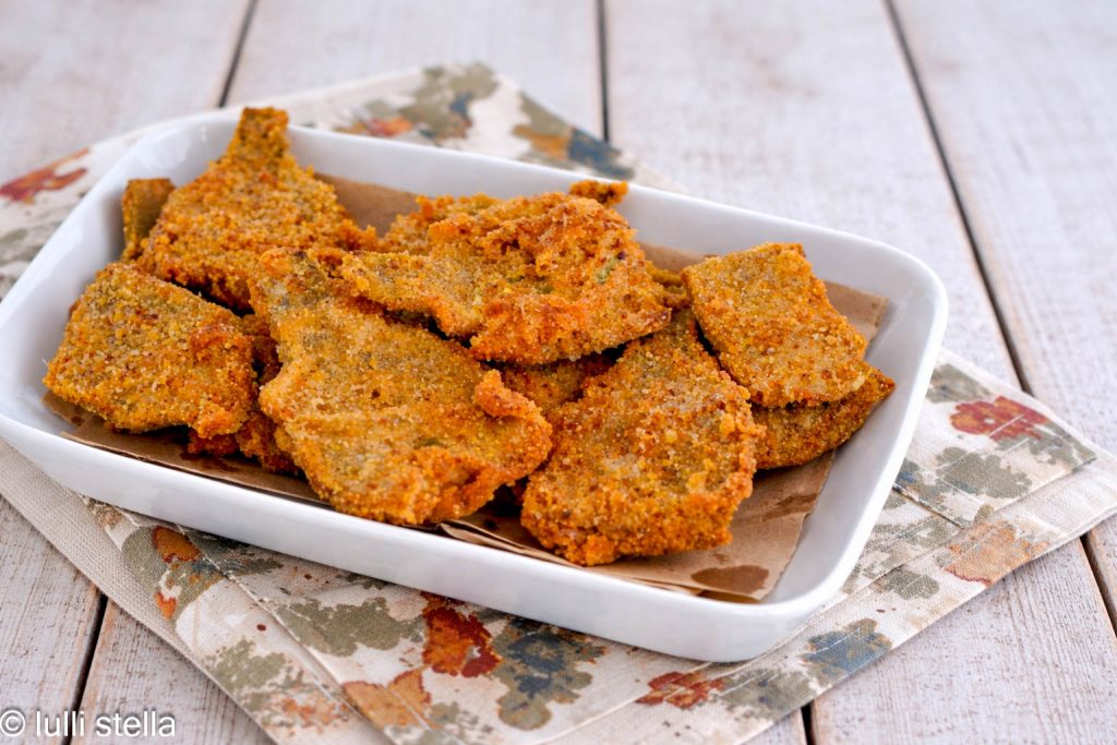 goldbraun frittierte Artischocken in Scheiben