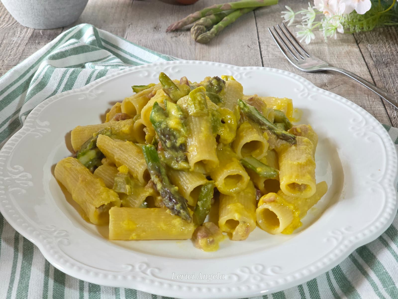 Carbonara mit Spargel und Pancetta – das Geheimnis für perfekte Cremigkeit