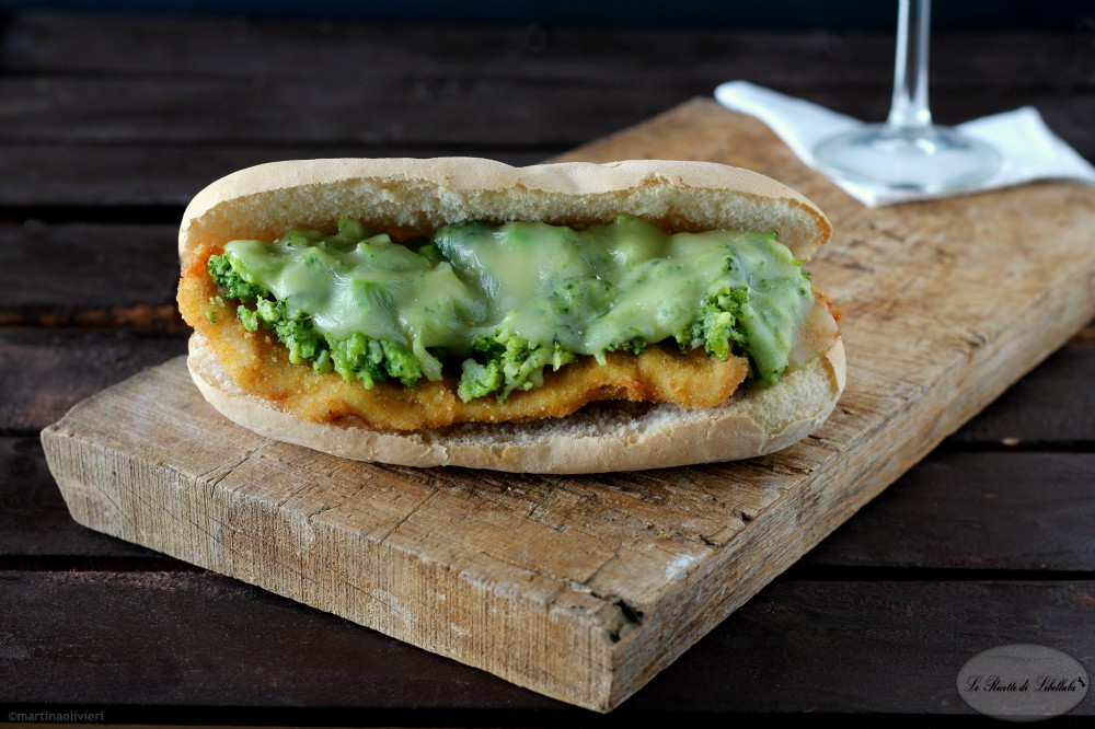 Brötchen mit Brokkoli und Schnitzel