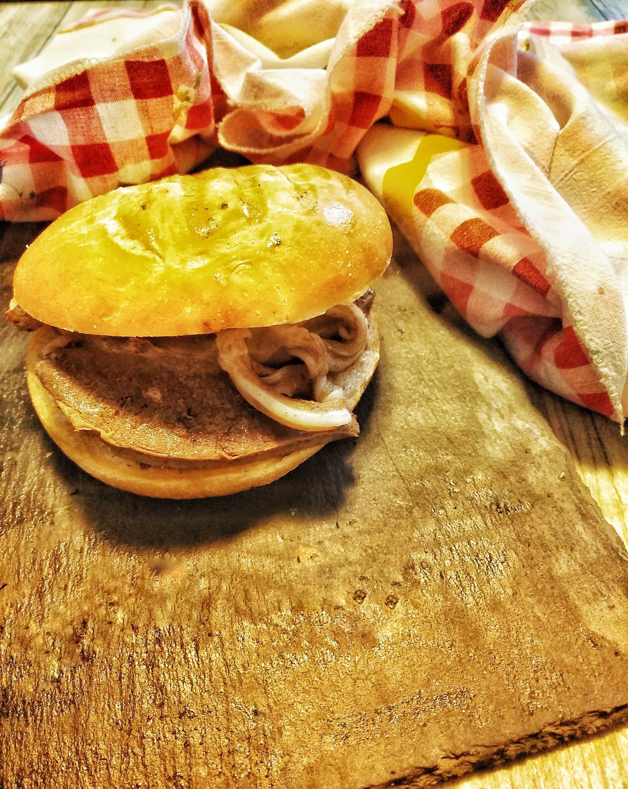 Pani câ meusa (palermitanisches Milz-Sandwich)