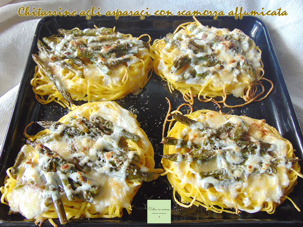 Chitarrine mit Spargel und Scamorza