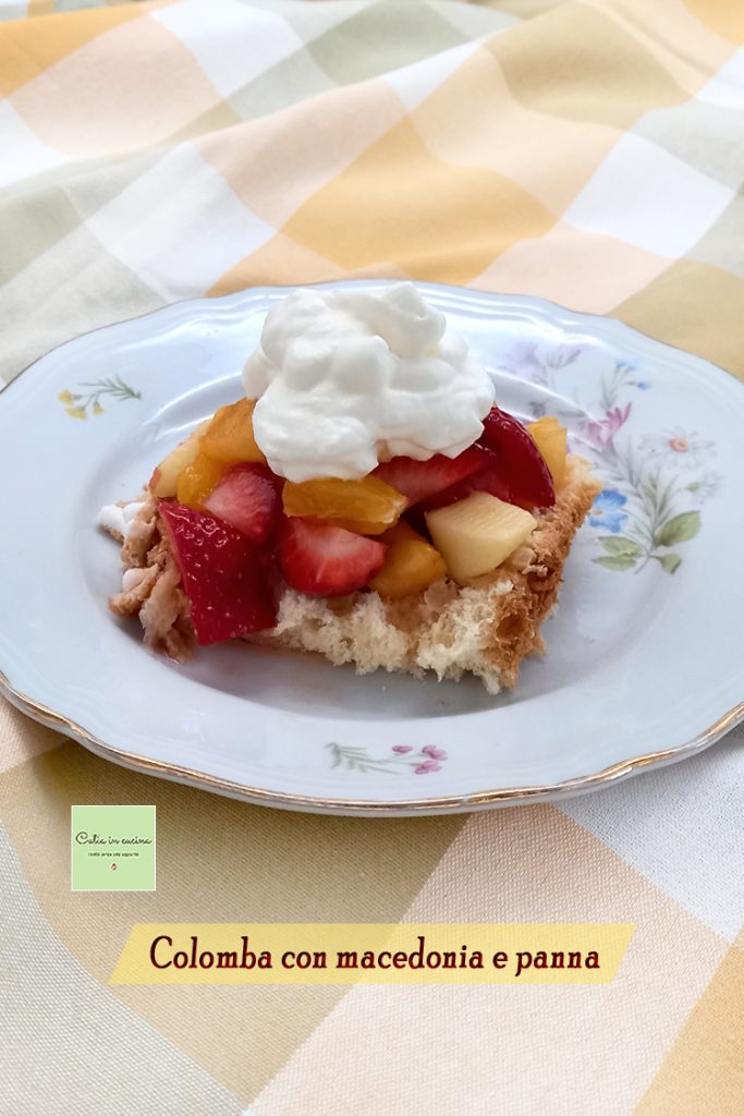 Colomba mit Obstsalat und Sahne