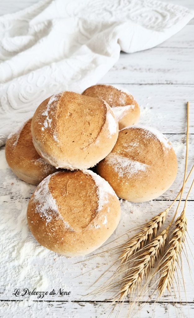 Hausgemachte halbvollkornbrötchen