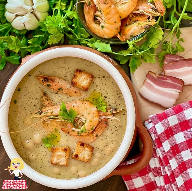 Cremige Kichererbsensuppe mit Garnelen