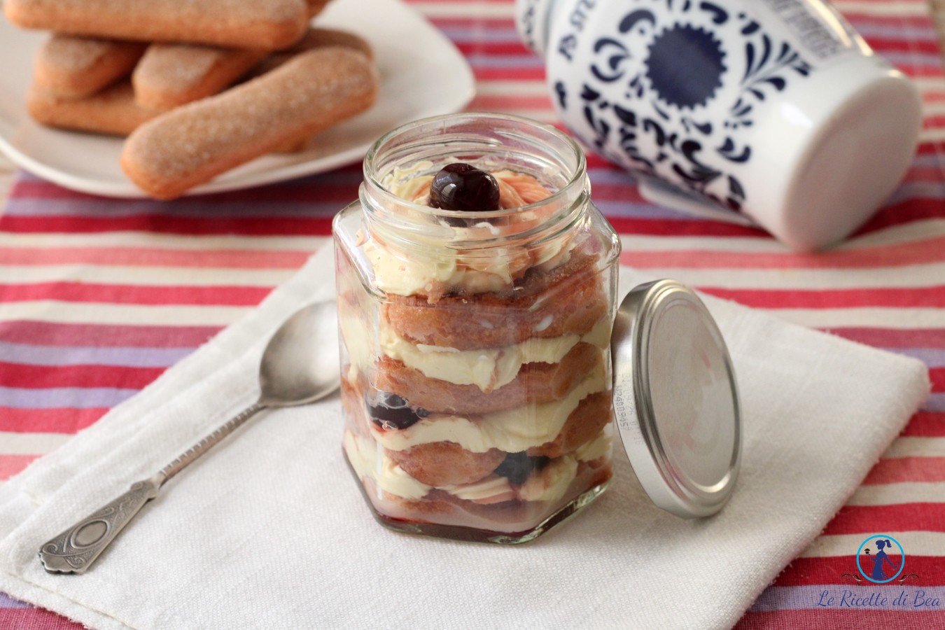 Tiramisu mit Amarenakirschen – einfaches Rezept