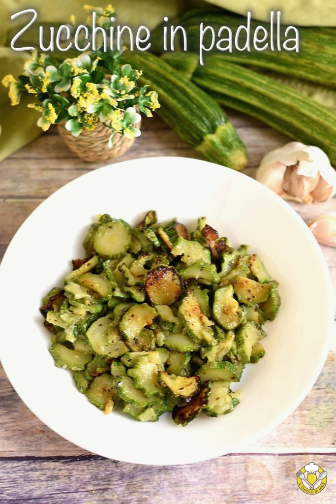 fertige schnelle und leichte Zucchini aus der Pfanne, in wenigen Minuten mit wenig Öl, zart und aromatisch