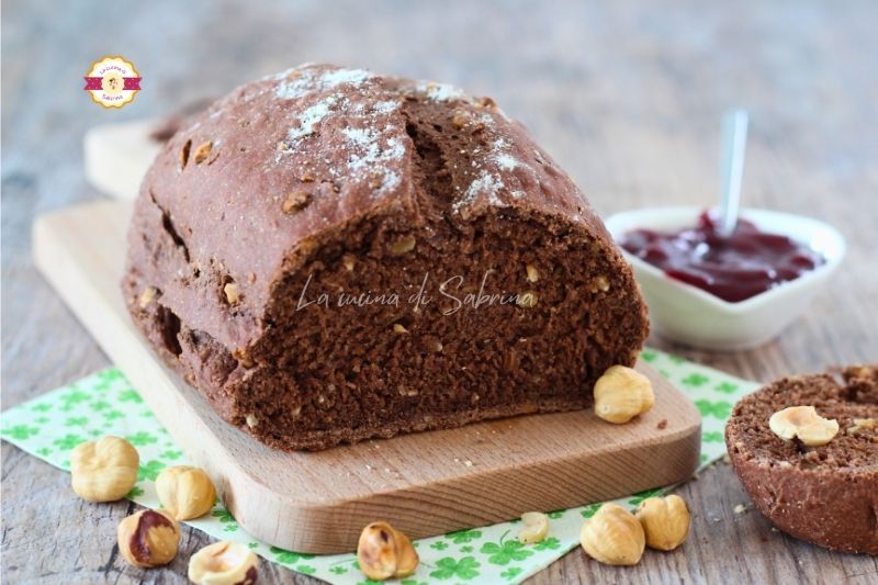 Hausgemachtes Kakao-Haselnuss-Brot