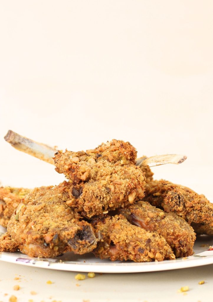 knusprige Abbacchio-Koteletts mit Pistazien, aus dem Airfryer