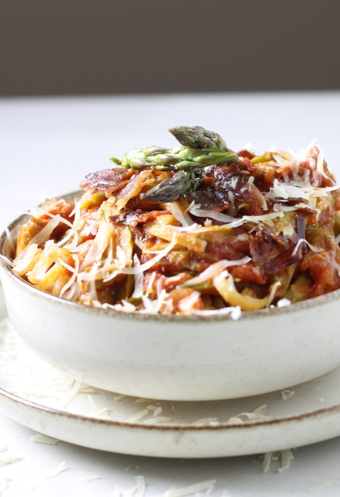 Linguine mit Spargel und knusprigem Speck