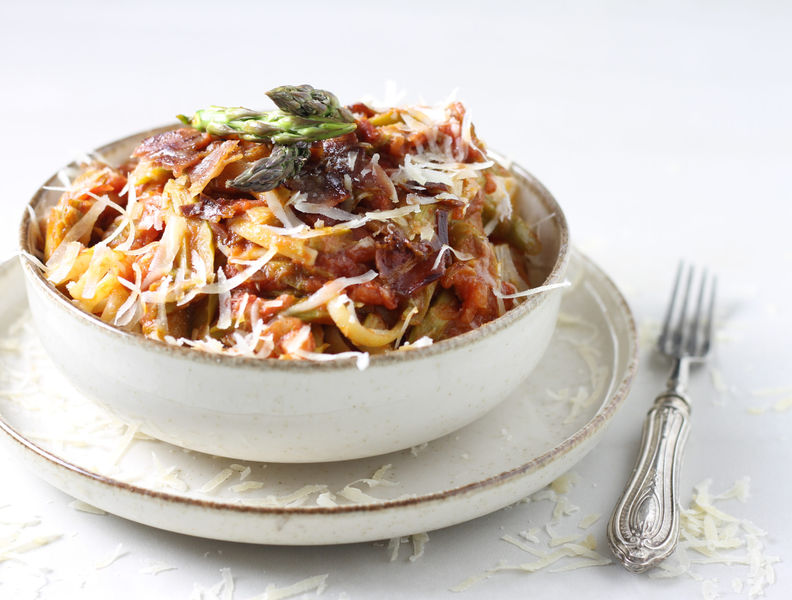 Linguine mit Spargel und knusprigem Speck