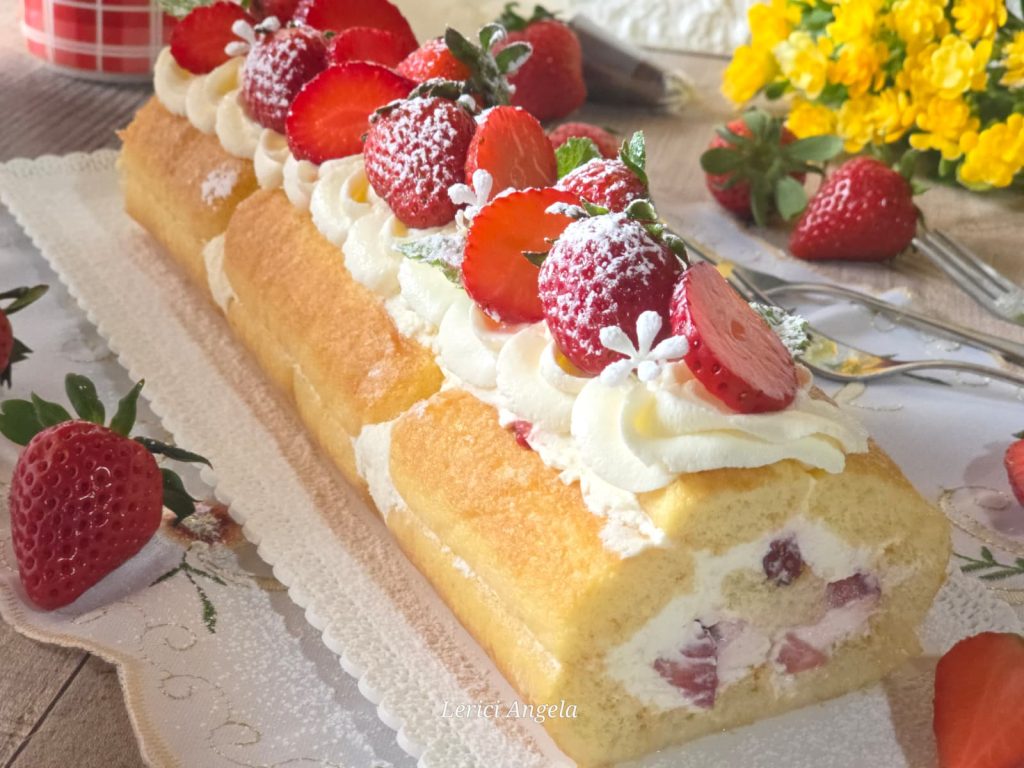 Löffelbiskuit-Rolle mit Erdbeeren – das No‑Bake‑Dessert in 15 Minuten