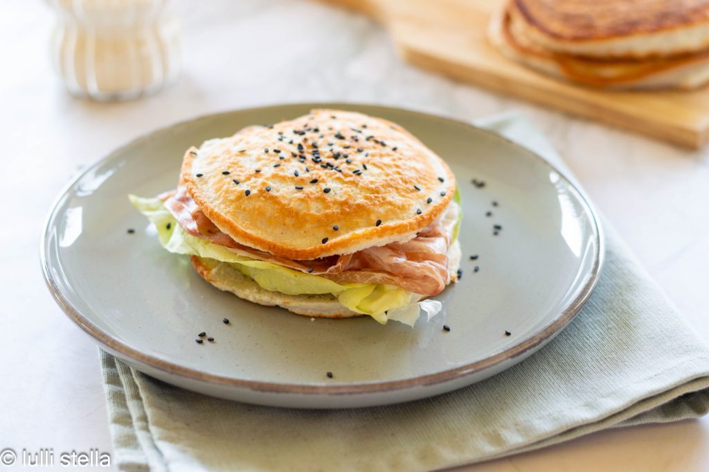 Protein‑Pancakes, herzhafte Variante für ein leichtes, ausgewogenes Mittagessen