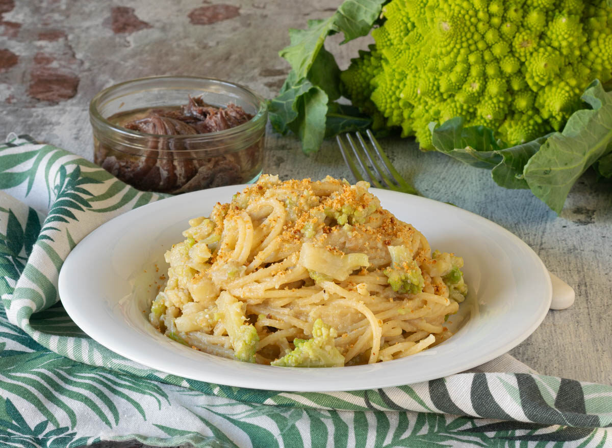 Pasta mit Brokkoli, Sardellen und Semmelbröseln