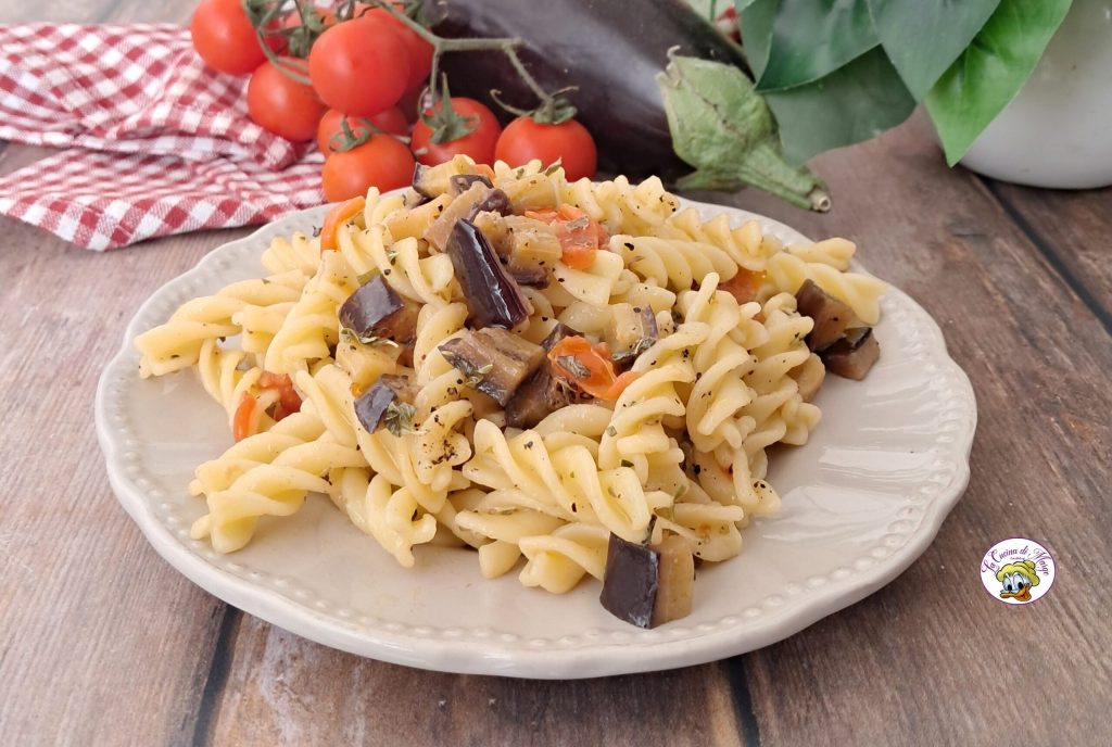 Pasta mit Auberginen und Kirschtentomaten