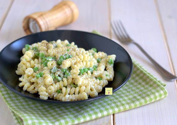 Pasta mit Ricotta und Erbsen