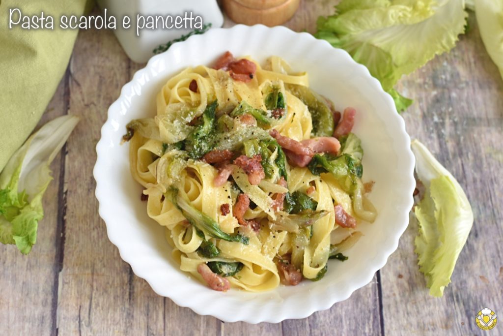 Pasta mit Scarola und Pancetta mit Pecorino, schneller rustikaler erster Gang mit Fettuccine