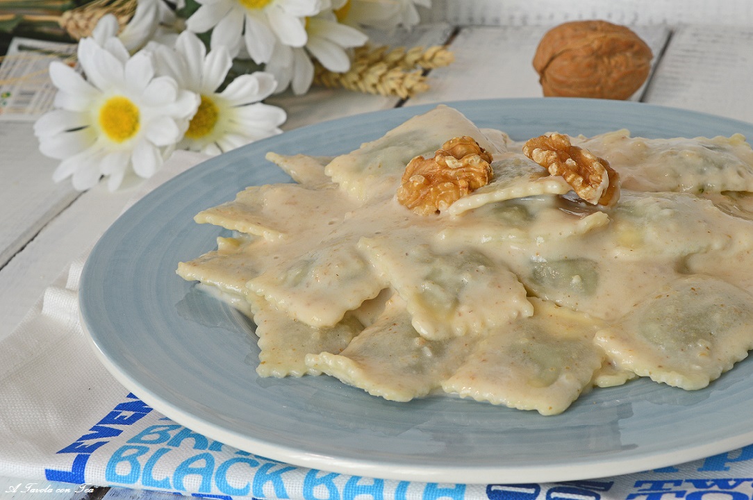 Ravioli mit Spinat und Ricotta und Walnusssauce – traditionelles Rezept