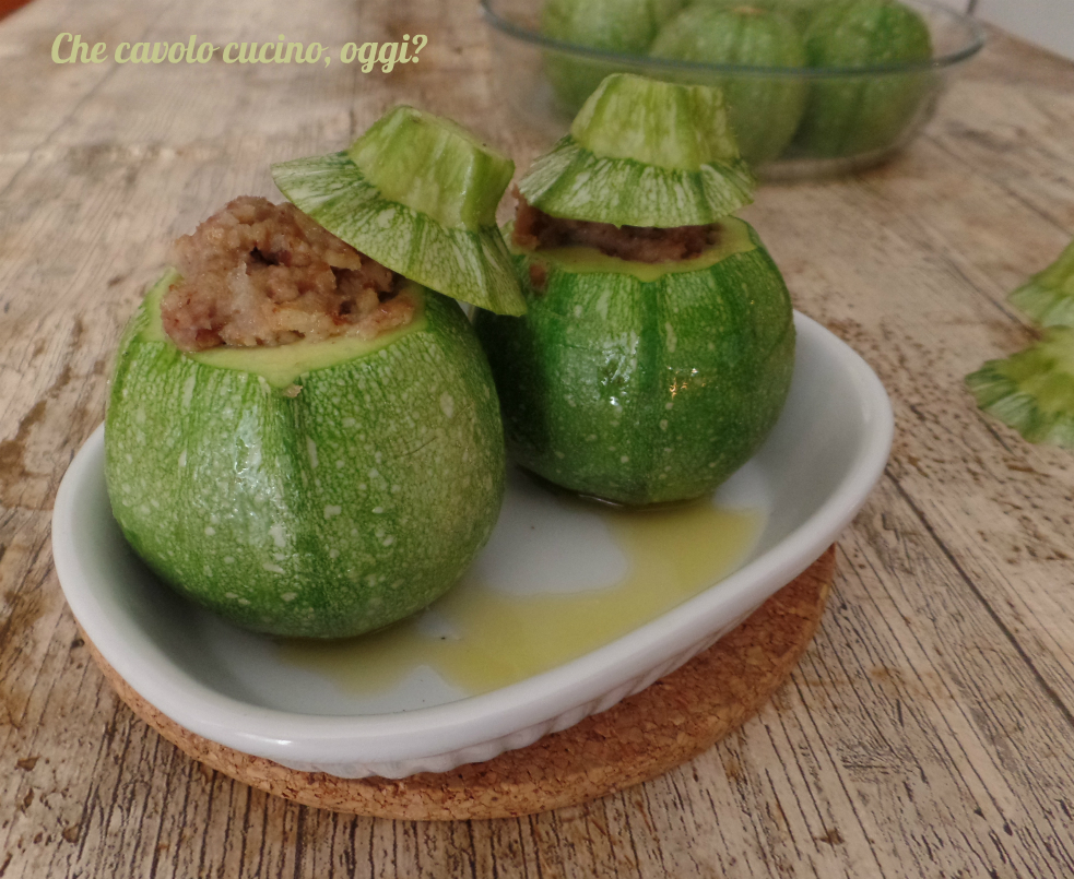 Gefüllte runde Zucchini mit Hackfleisch
