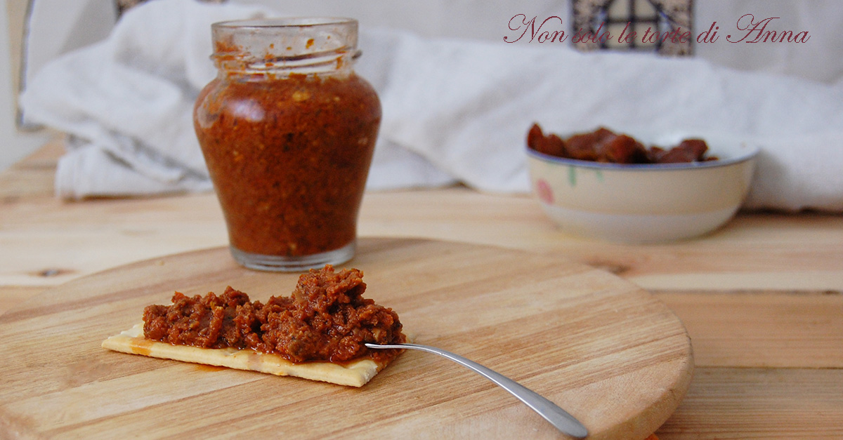 Paté aus getrockneten Tomaten in Öl