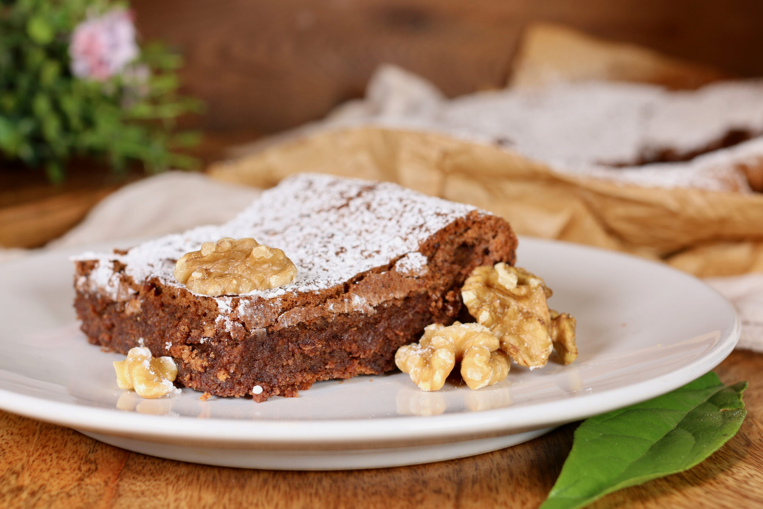 Walnuss-Schokoladen-Torte ohne Mehl: das intensive, luftige Rezept mit schmelzendem Kern