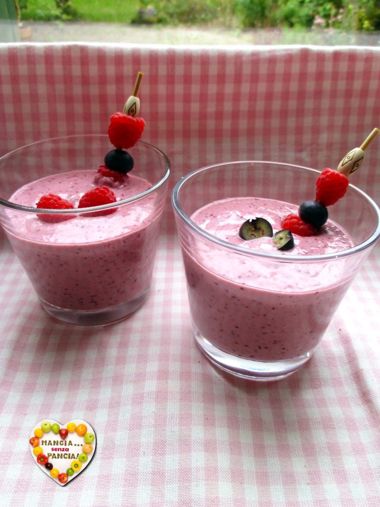 Smoothie aus Heidelbeeren, Himbeeren und Chia-Samen, Mangia senza Pancia