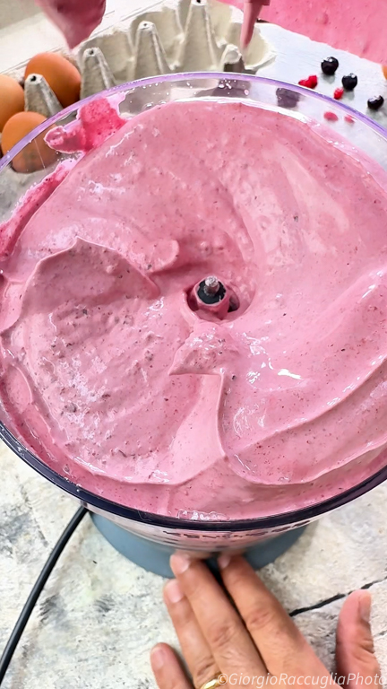 spumone mit Waldbeeren