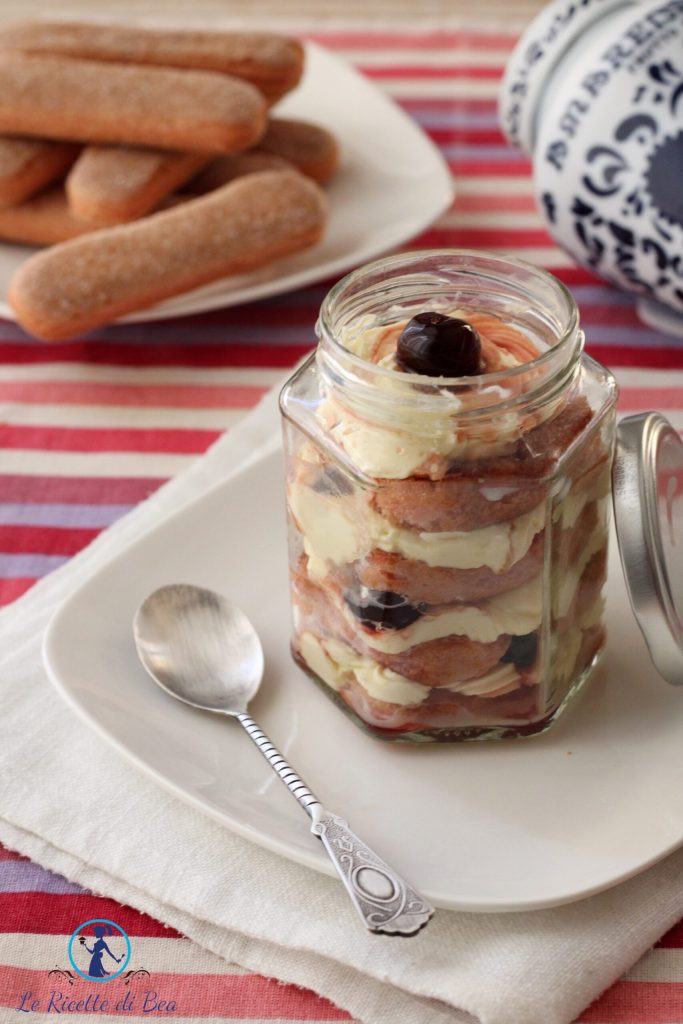 Tiramisu ohne Sahne mit Amarenakirschen