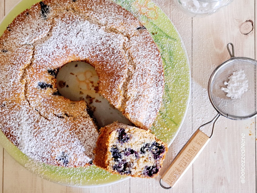GÂTEAU COURONNE SEMI-COMPLÈTE AVEC MYRTILLES