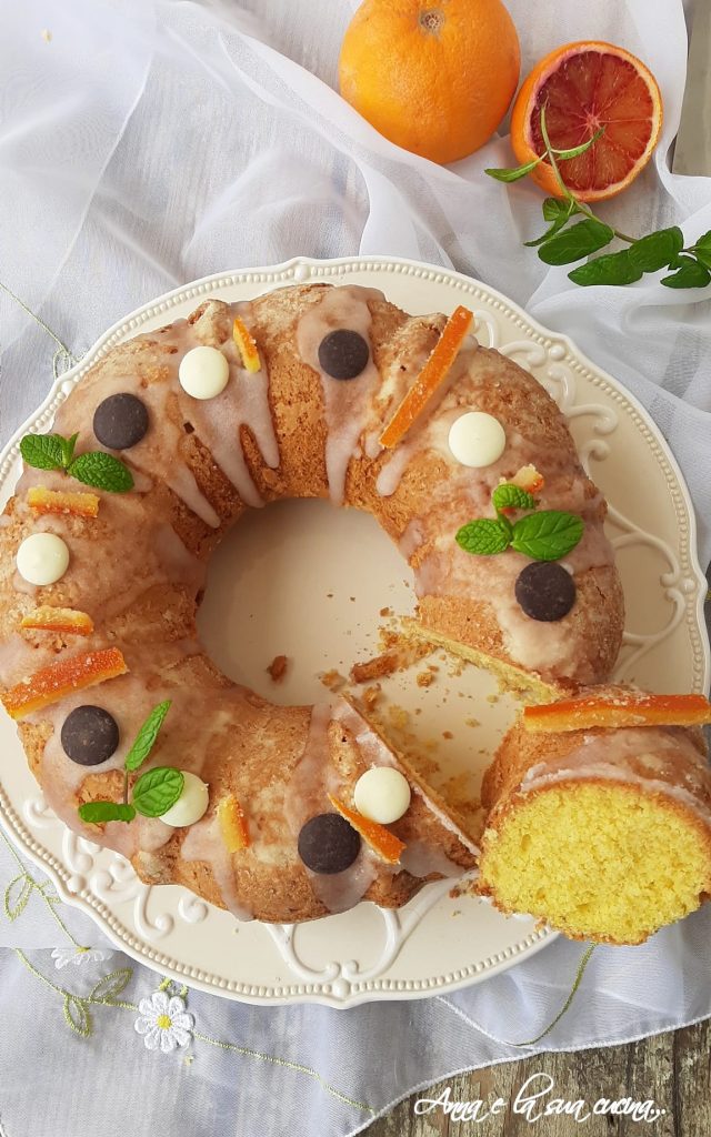 Gâteau au glaçage à l'orange sanguine