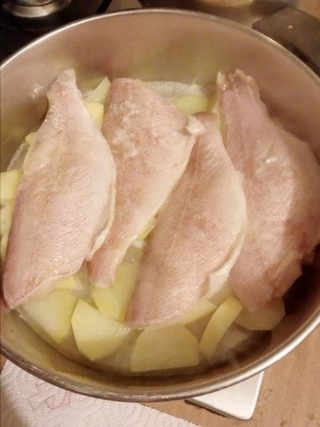filets de rascasse avec champignons et pommes de terre