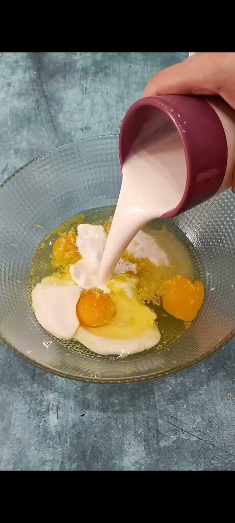 Préparons une crème avec œufs, lait et crème