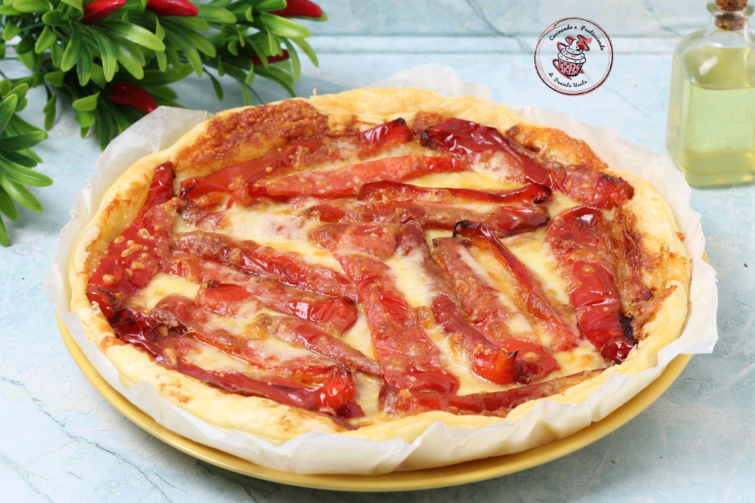 TARTE SALÉE AUX POIVRONS AVEC SALAMI ET FROMAGES – Délicieuse et très facile