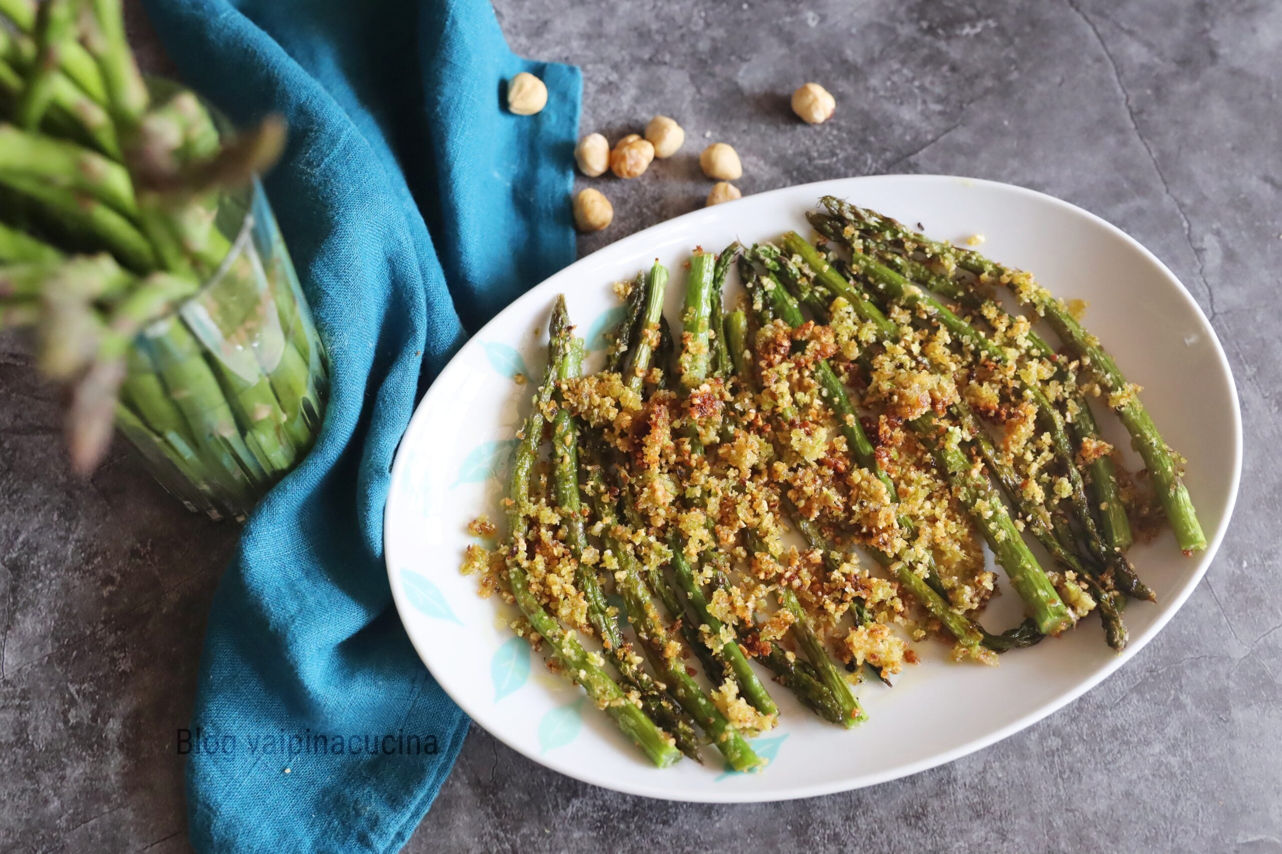 Asperges gratinées aux noisettes