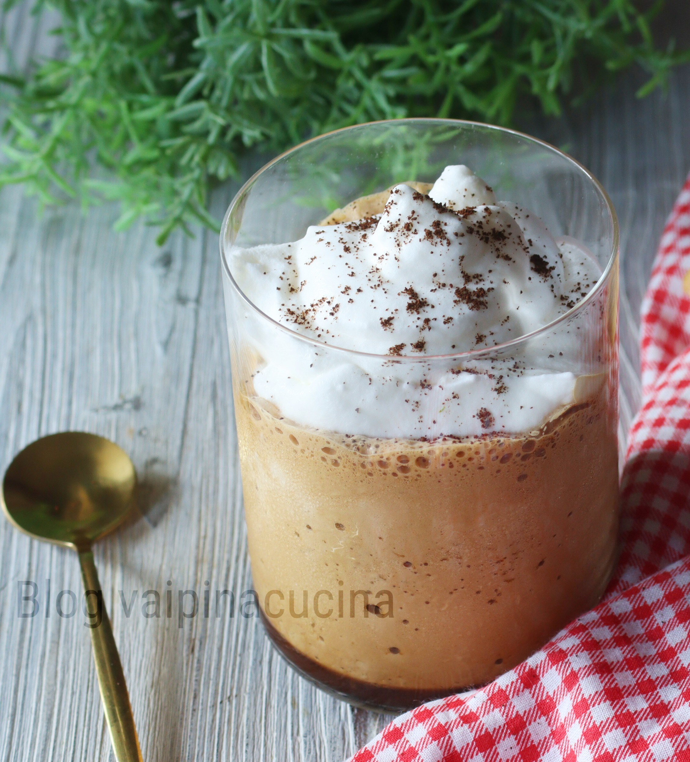 Granité au café avec crème chantilly