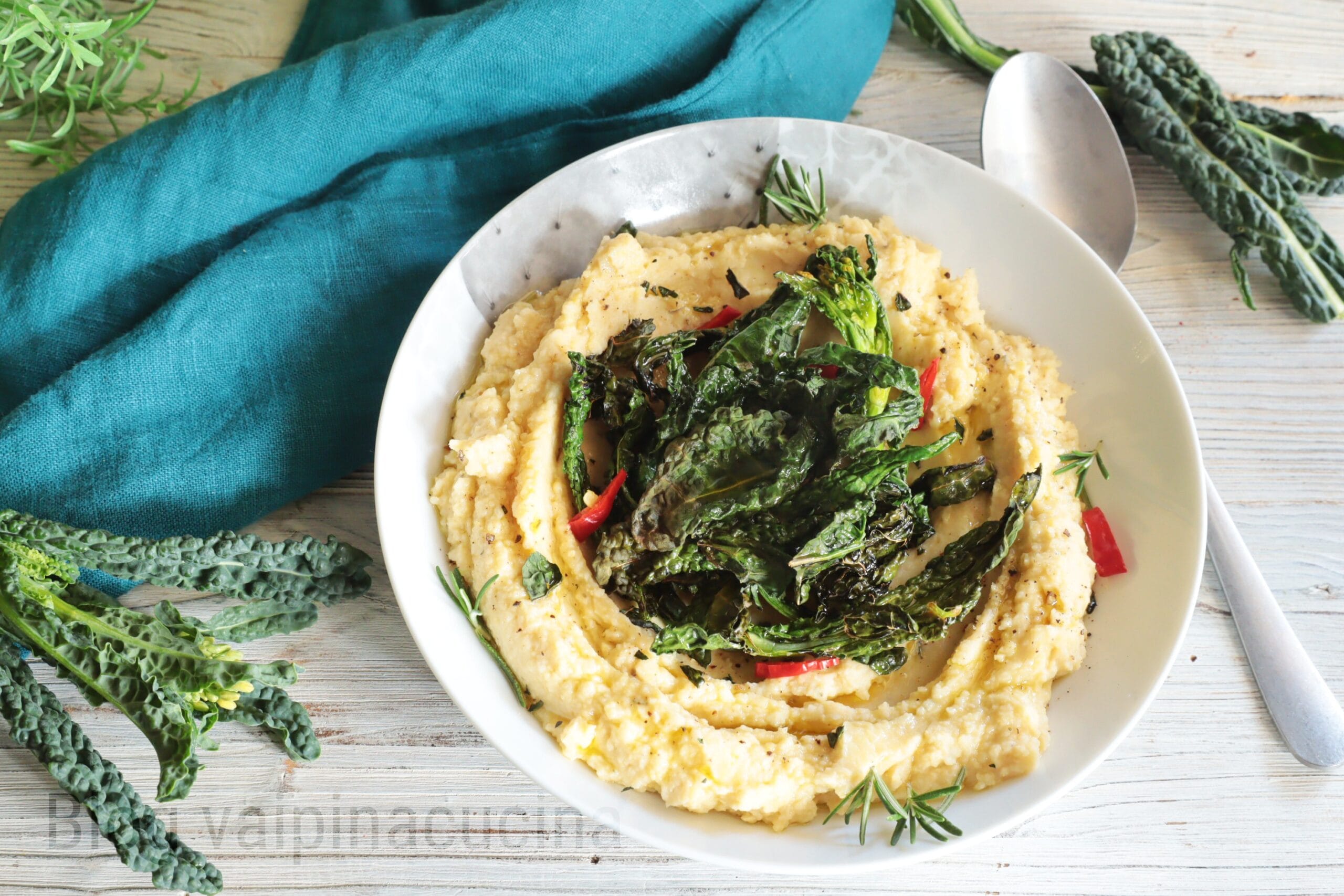 Crème de pois chiches et chou croquant