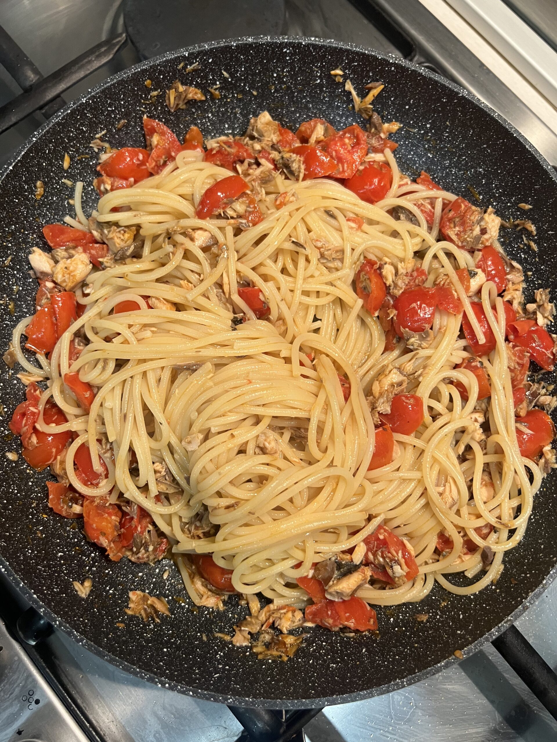 Spaghetti maquereau et tomates cerises