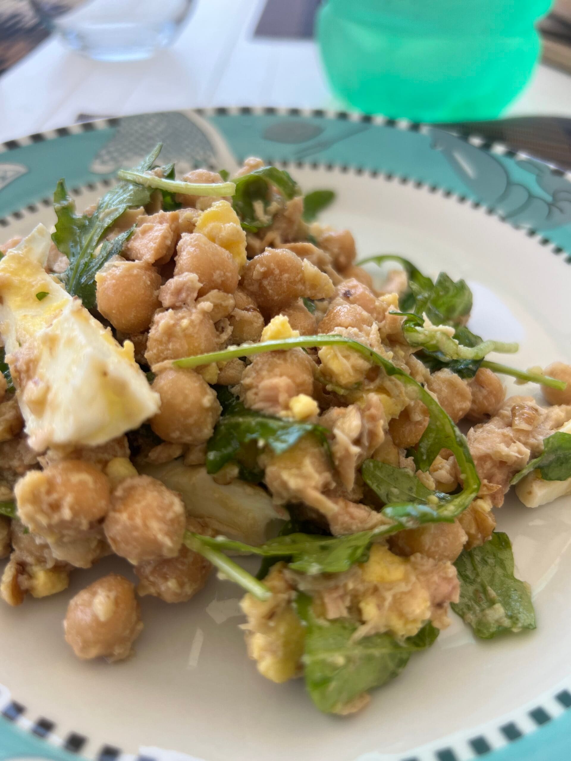 Salade de pois chiches, thon et œufs durs